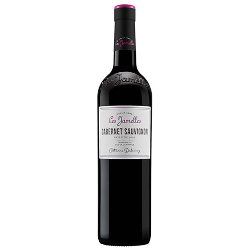 Wine bottle of Les Janelles Cabernet Sauvignon on a white background