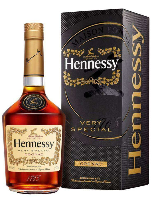 Hennessy Very Special Cognac bottle and packaging on a white background